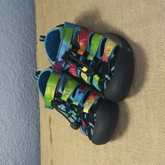 Keen Newport H2 'Rainbow Tie-dye' Kid's Sandals Sz 2, Blue/Green/Black - Picture 1 of 7